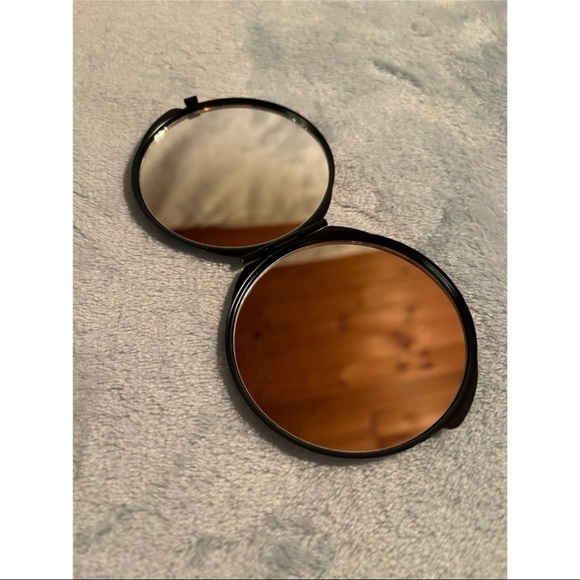 Compact Mirror - Picture 2 of 2